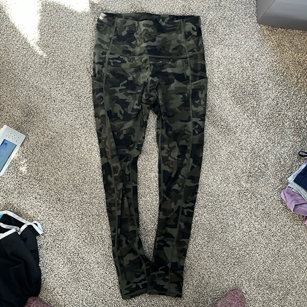 Camo leggings with pockets
